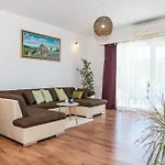 Family Friendly House With A Swimming Pool Vrpolje, - 24345 Semesterbostad