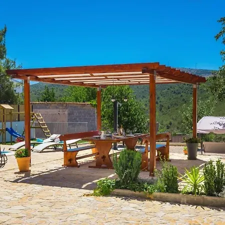 Family Friendly House With A Swimming Pool Vrpolje, - 24345 Šibenik