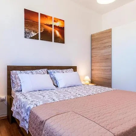Nyaraló Family Friendly House With A Swimming Pool Vrpolje, - 24345 Šibenik