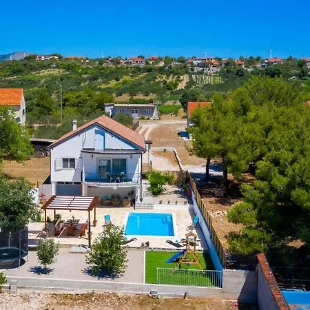 Family Friendly House With A Swimming Pool Vrpolje, - 24345 Tatil Evi